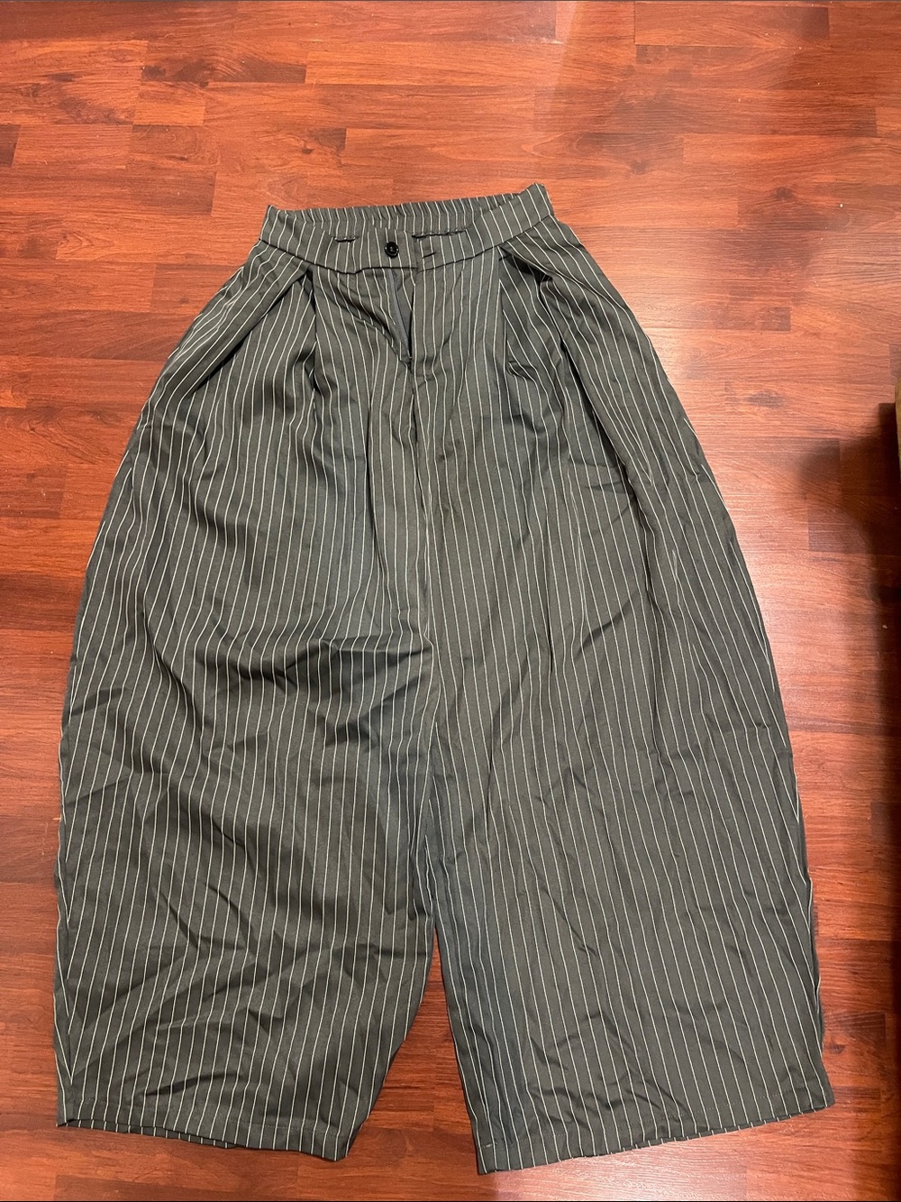 Wide-Leg Pinstripe Chinos - Gray